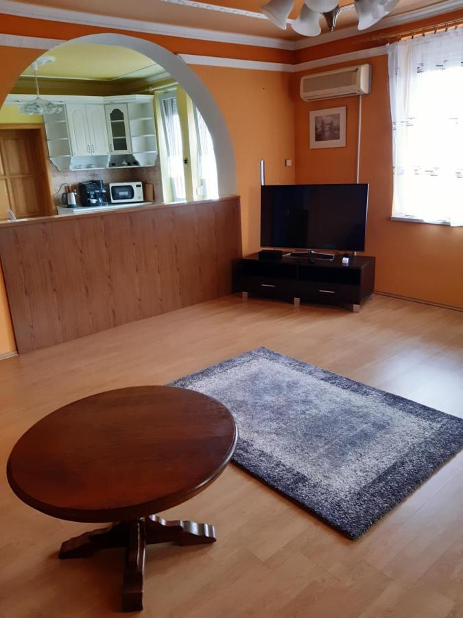 Gabor Pal 1 Apartman 1 Szoba Dunafoldvar Exterior foto